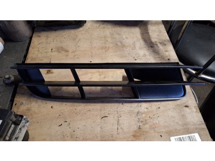 Krytka předního nárazníku pravá Audi Q7 4L0807682 4L0 807 682