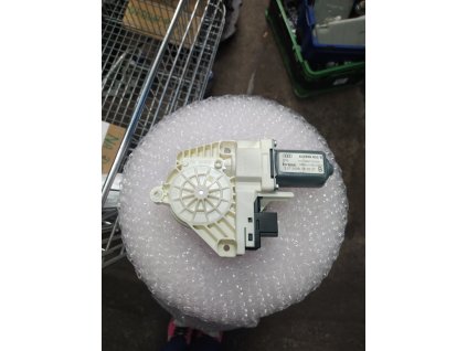Motorek stahování oken Audi Q7 pravý  zadní 4L0 959 802 B 4L0959802B