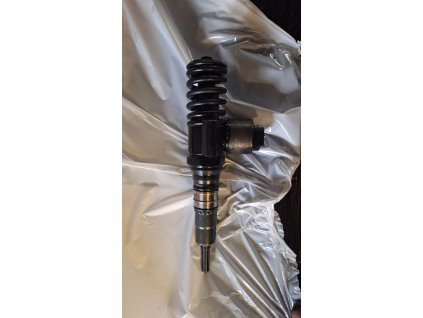 Vstřik vstřikovací tryska 2.0tdi  03G130073G 03G 130 073 G