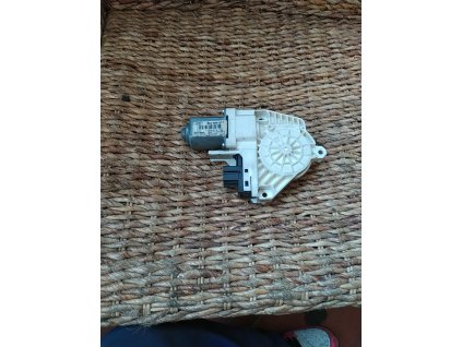 Motorek stahování oken levý zadní 8K0 959 811  8K0959811