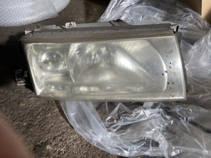 Přední světlo práve Škoda Octavia 1
