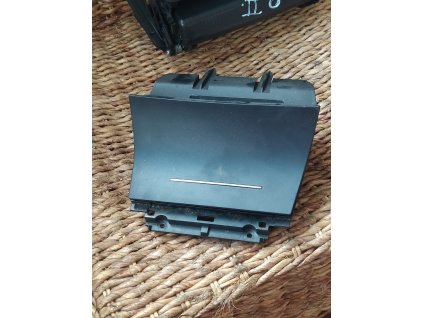 Odkládací přihrádka,  popelník Škoda Octavia 2 1Z1 863 077 A 1Z1863077A 1Z1 857 962 B 1Z1857962B