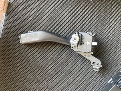 Ovládací páčka S TEMPOMATEM směrových světel Octavia 2 1K0 953 513 A 1K0953513A