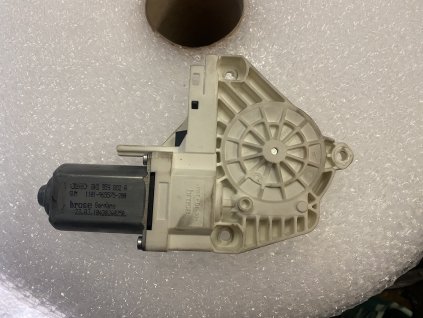 Motorek stahování oken pravý přední Škoda Superb 2 8K0 959 802 A 8K0959802A