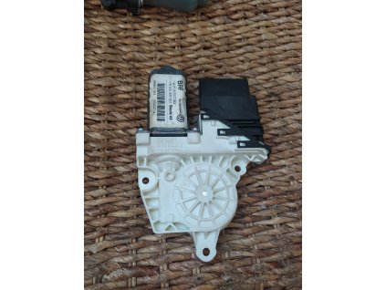 Motorek stahování oken pravý zadní Octavia 2 1K0 959 704 J 1K0959704J