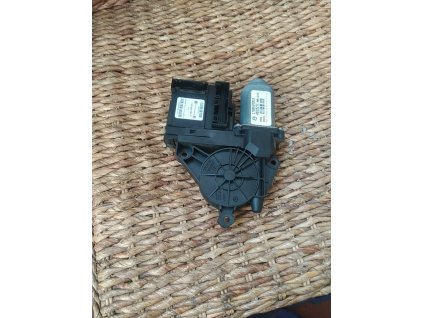 Motorek stahování oken levý přední Škoda Octavia 2 1T0 959 701 E 1T0959701E 1K0 959 793 K 1K0959793K