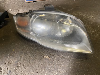 Přední práve světlo Audi A4 B7 8E0 941 004 AJ 8E0941004AJ