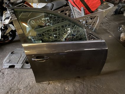 Dveře pravé přední Audi A4 B8 kód barvy LZ7L