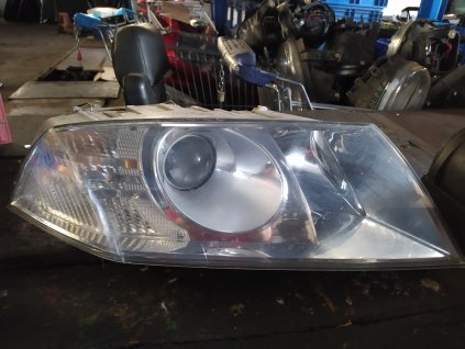 Právě přední světlo Octavia 2 xenon kompletni