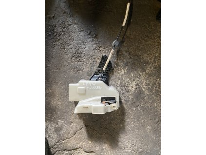 Zámek dveří levý přední VW Touareg 7L