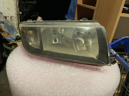 Přední práve světlo Škoda Fabia 1