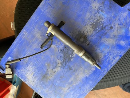 Vstřik 038 130 201 F 038130201F