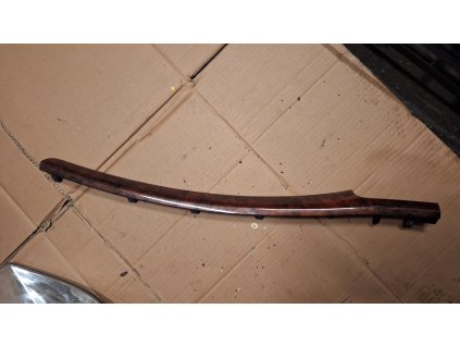 Ozdobná lišta palubní desky Škoda Superb 2 3T1858418B 3T1 858 418 B