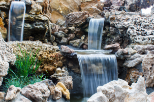 Solární zahradní vodopád