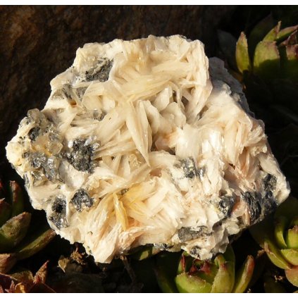 Surový kámen-Vanadinit III