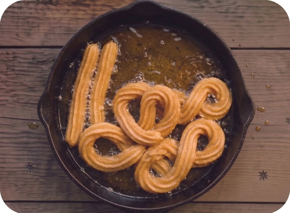 Panvica s horúcim olejom, v ktorom sa smažia churros