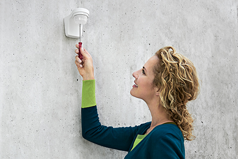 Elegantný a inteligentný snímač pohybu Theben theLuxa S180 E