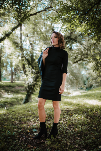 Hrubší úzké žebrované šaty Gill - černá - krátké / midi