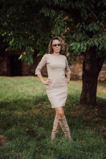 Hrubší úzké žebrované šaty Klasik - písková - krátké / midi - 2 týdny