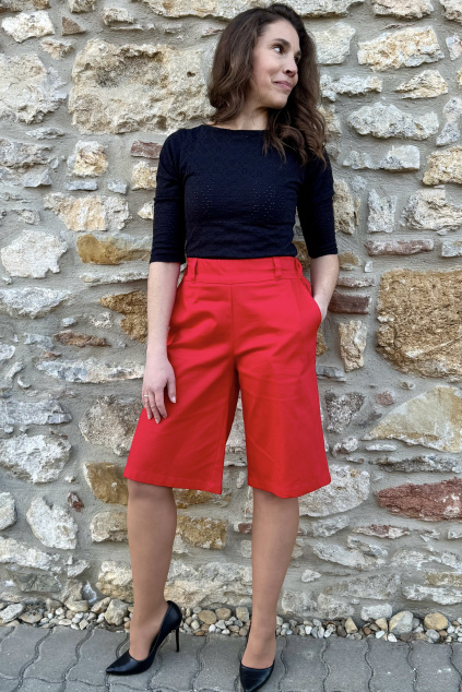 Delší bavlněné strečové kraťasy - červená