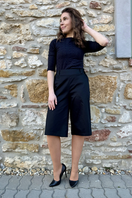 Delší bavlněné strečové kraťasy - černá