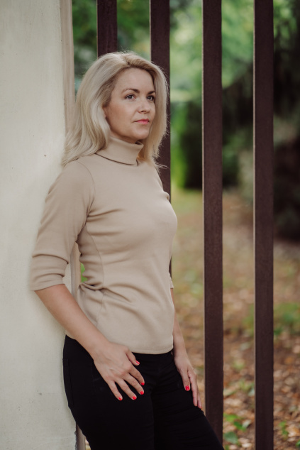 Hrubší žebrovaný bio bavlněný rolák - písková - 2 týdny