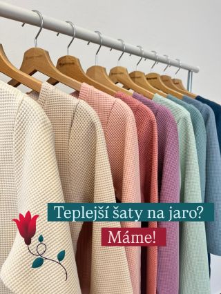 Smetanová. Písková. Broskvová. Korálová. Světle zelenkavá. … Každá jiná. Každá s vlastním charakterem. Naše vaflové šaty...