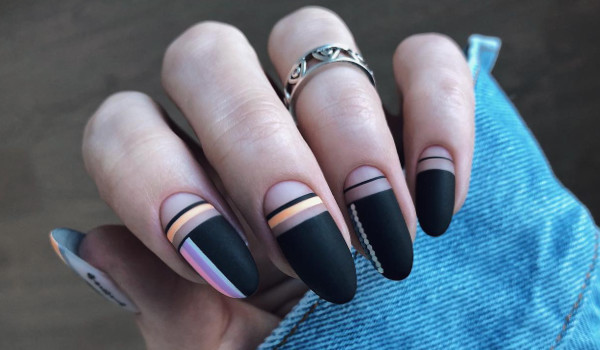 Nehty jako umělecké dílo: geometrie a abstrakce v manikúře nezná hranic