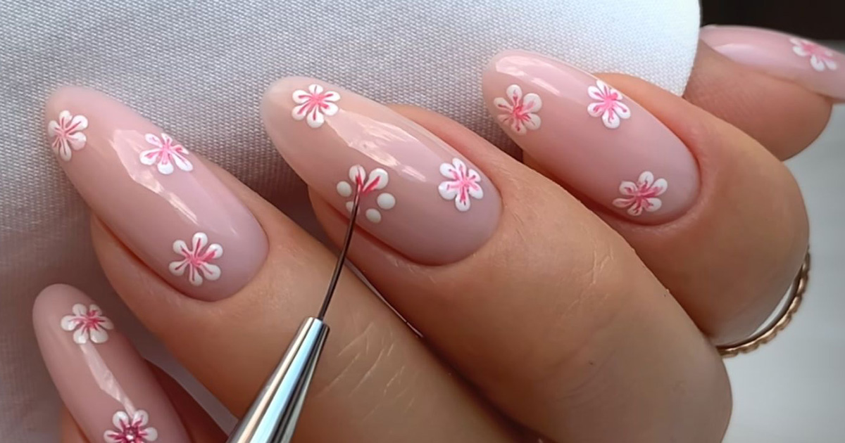 5+ tipů na jednoduché nail arty s drobnými květy