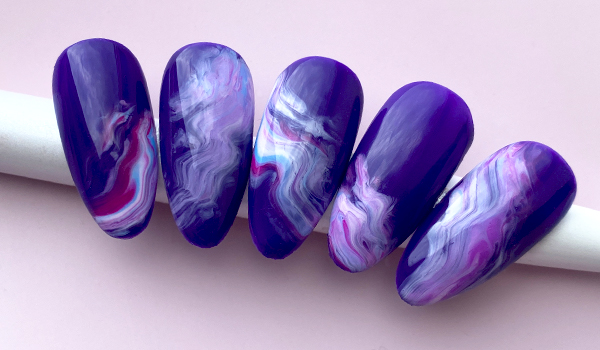 Návod na super easy mramorový nail-art, který vás rozhodně bude bavit!