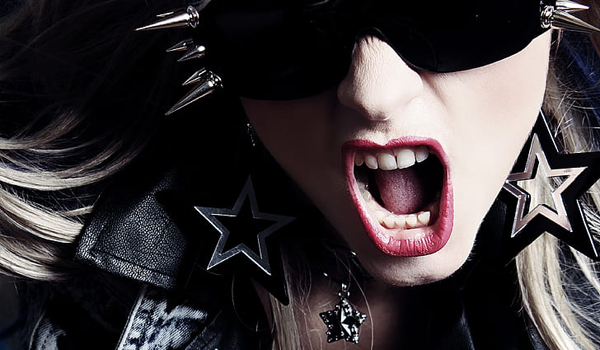 Sex, drogy a manikúra pro rebely a rebelky