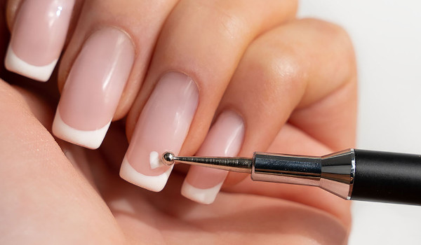 Zdobicí tyčinka a 5 nail artů, které s ní vytvoří i úplný začátečník