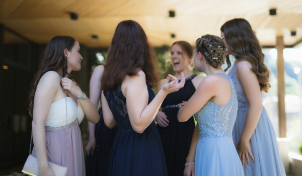 Jakou manikúru zvolit na svatbu? Tipy na nehty pro svatební hosty