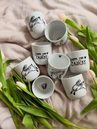 Velikonoční kolekce už je ready na tvůj košík-koupit-zaplatit. 🩷 A úplně bych neváhala .. tohle první velikonoční...