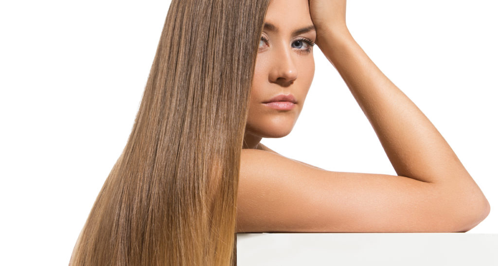 SPRÁVNA STAROSTLIVOSŤ O VLASY ZAČÍNA U VITAMÍNOV