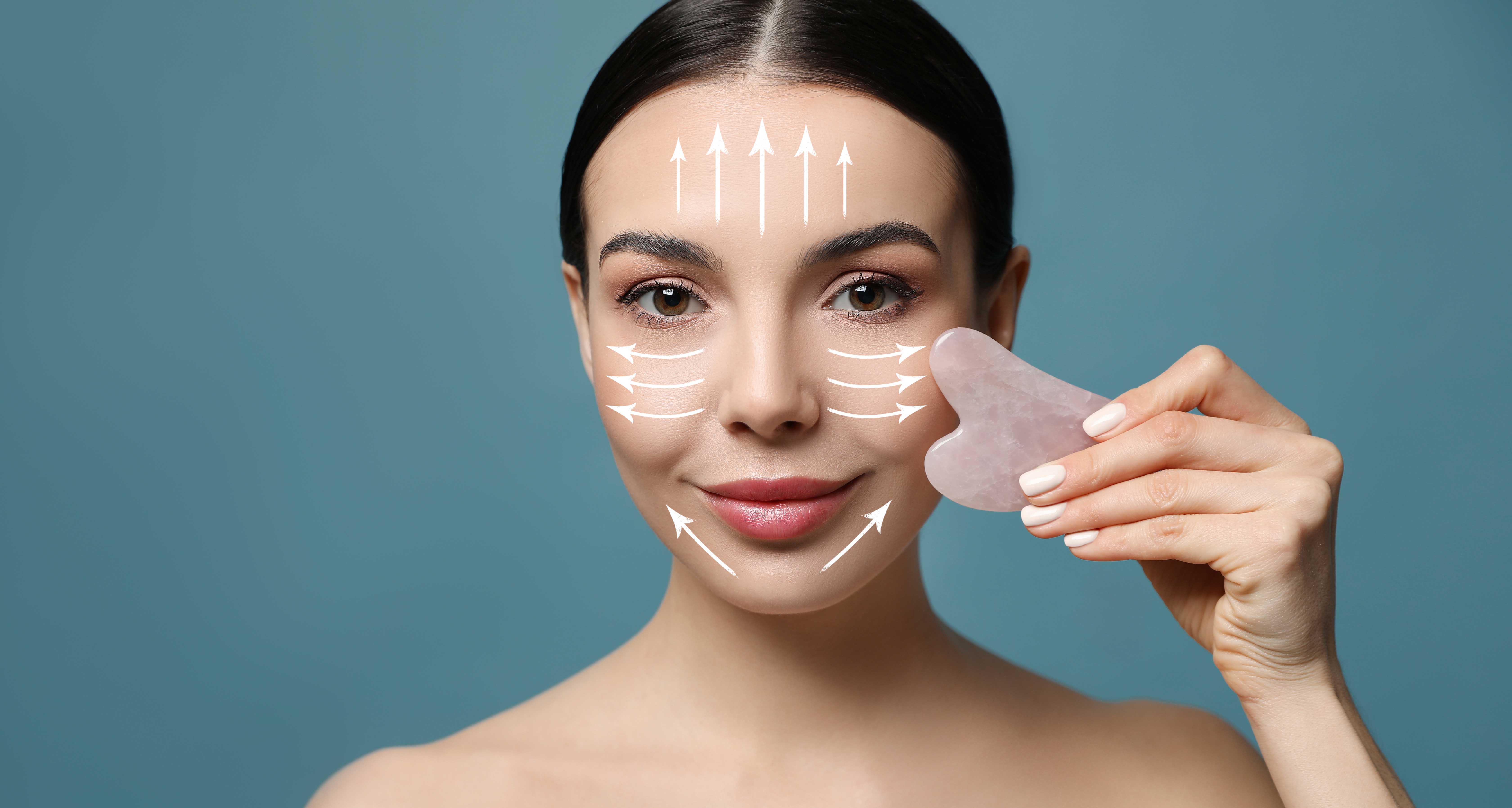 TVÁROVÁ JOGA A KAMEŇ GUA-SHA: DVOJICA SO SILOU OMLADZUJÚCEHO ÚČINKU