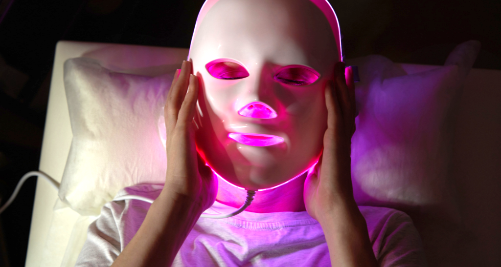 ZÍSKAJTE KRÁSNU PLEŤ S FOTÓNOVOU TERAPIOU S NAŠOU REVOLUČNOU LED MASKOU!