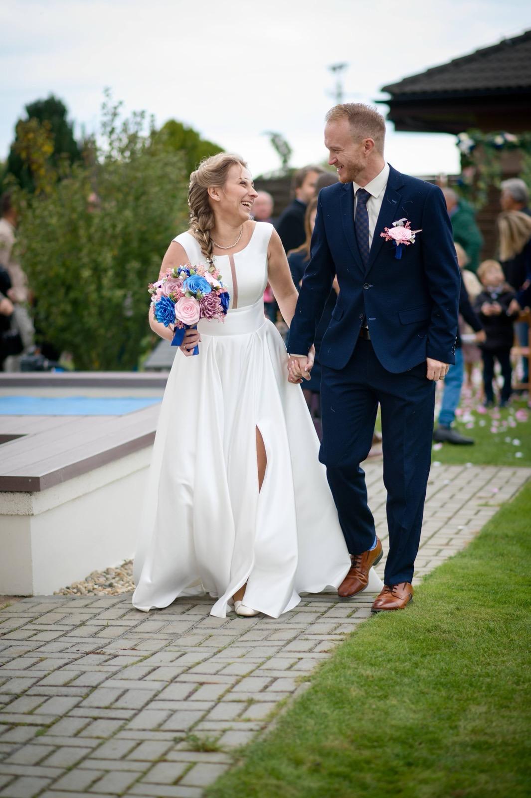 Svatební kytice v netradičních výrazných barvách