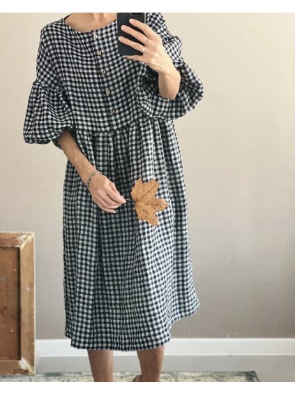 OLIVIA buttons short 1