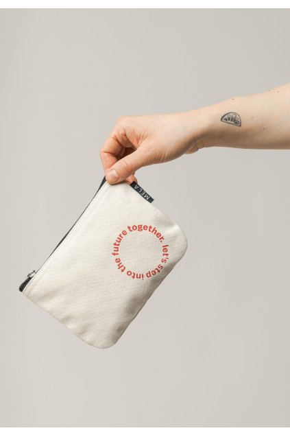 Kozmetická taštička "SMALL POUCH greige/future print"