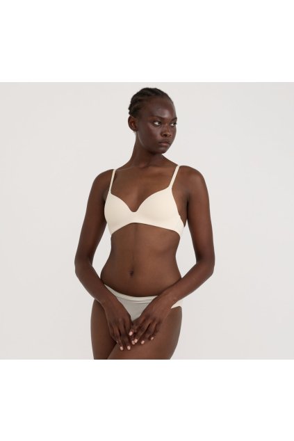 Bezšvová vystužená podprsenka "Core Wireless Plunge Bra Soft Vanilla" (Veľkosť 90E)