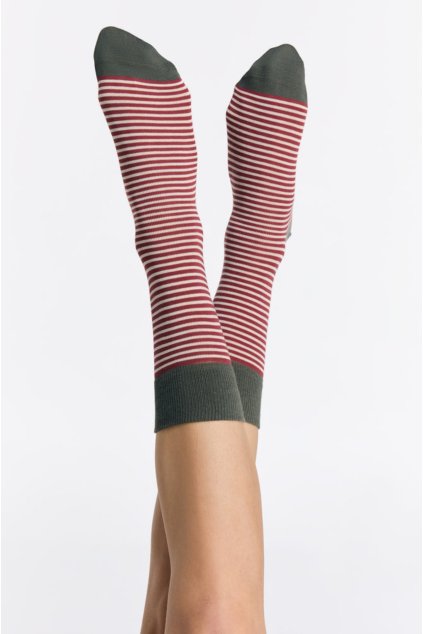 Pásikavé ponožky z biobavlny - zelená/červená (Veľkosť 43-46)