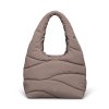 31418 8 wavy puffer shoulder bag oyster 01 front shadow