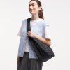 31421 2 250116 moon bag ruffle black moods 03