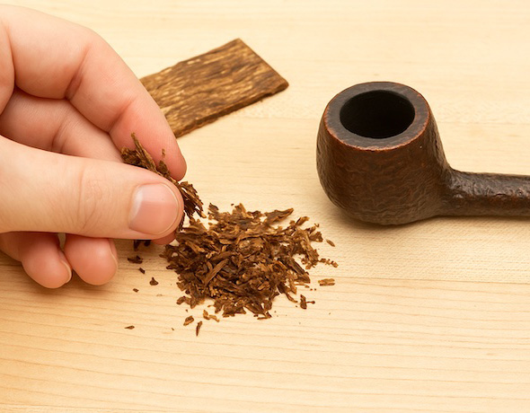 Jak plnit dýmku flake tabákem – metoda „rub out“