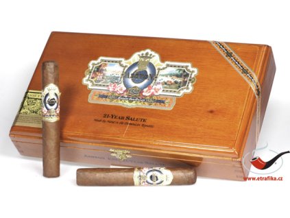 15095 2 doutniky ashton esg 21 year salute robusto 25