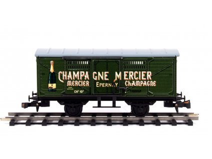 ZAVŘENÝ NÁKLADNÍ VŮZ NA PŘEPRAVU VÍNA "CHAMPAGNE MERCIER"