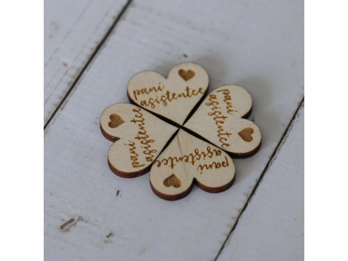 paniasistentce drevenesrdickosnapisem macrame homedecor macrameandelka euphoriscz.JPG