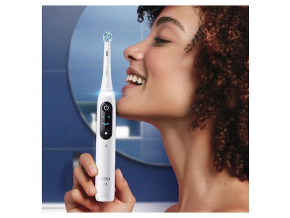 IO9 SERIES ZUBNÍ KARTÁČEK ORAL-B