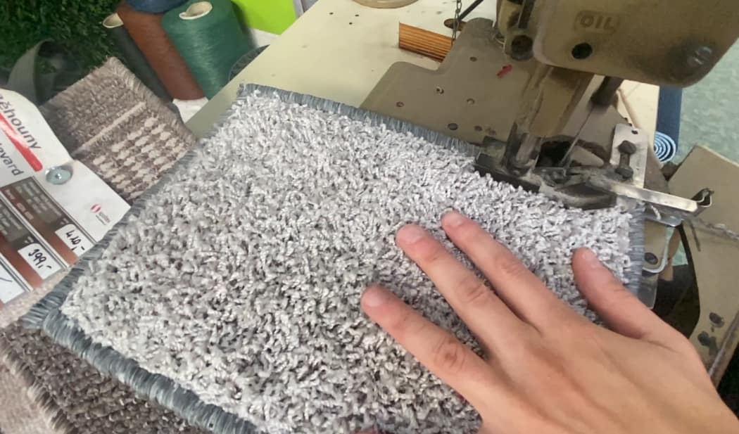 Obšívání koberců